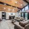 Honeybear Hideaways - Luxurious Modern 7BR Cabin with Indoor Pool, Game Room, Hot Tub & Fireplace - 赛维尔维尔