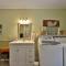 Chittenden Farmhouse - Historic 4BR, 2BA, 20 Min to Skiing, 7 Min to Mountaintop Resort - Chittenden