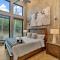 Honeybear Hideaways - Luxury Modern Glass Cabin with Indoor Pool, Fire Place and Hot Tub - Sevierville
