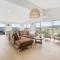 19 Carnegie Luxury - Linen Included - WiFi - Walk to beach - Town Views