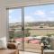 19 Carnegie Luxury - Linen Included - WiFi - Walk to beach - Town Views
