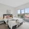 19 Carnegie Luxury - Linen Included - WiFi - Walk to beach - Town Views