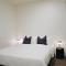Melbourne Modern City Getaway - Pool, Spa & Sauna