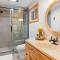 Remodeled 4BDR Cabin with AC Lake Views Hot-Tub Bunk Room Excellent Location - Кінґс-Біч