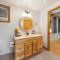 Remodeled 4BDR Cabin with AC Lake Views Hot-Tub Bunk Room Excellent Location - Кінґс-Біч