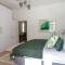 Kalk Bay Coastal Stay Steps from Tidal Pool & Deli - St James