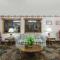 Super 8 by Wyndham Coshocton Roscoe Village