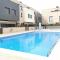 Townhouse with communal pool ideal for families