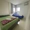 03 quartos (ar condicionado e ventilador), até 10 pessoas, garagem, atrás do hospital da Unimed apt 202