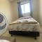 03 quartos (ar condicionado e ventilador), até 10 pessoas, garagem, atrás do hospital da Unimed apt 202