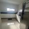03 quartos (ar condicionado e ventilador), até 10 pessoas, garagem, atrás do hospital da Unimed apt 202