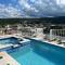 Elegant Escape - Luxury 1BR with Rooftop Pool & Resort View Free Parking - 法尔茅斯