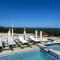 Elegant Escape - Luxury 1BR with Rooftop Pool & Resort View Free Parking - 法尔茅斯