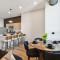 2BR, King Bd, Free Prkn, Gym, NYC View, 8min Train - شرق اورانج