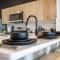 2BR, King Bd, Free Prkn, Gym, NYC View, 8min Train - شرق اورانج