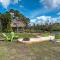 Riverside Oasis Home w Tiki Hut & Firepit - برادنتون