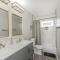 Modern Ranch 15 min to Downtown and Hospitals - Euclid