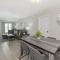 Modern Ranch 15 min to Downtown and Hospitals - Euclid