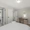 Modern Ranch 15 min to Downtown and Hospitals - Euclid