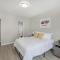 Modern Ranch 15 min to Downtown and Hospitals - Euclid