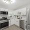 Modern Ranch 15 min to Downtown and Hospitals - Euclid