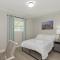 Modern Ranch 15 min to Downtown and Hospitals - Euclid