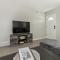 Modern Ranch 15 min to Downtown and Hospitals - Euclid