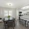 Modern Ranch 15 min to Downtown and Hospitals - Euclid