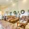 Community Pools and Golf Views Palm Desert Condo! - 棕榈荒漠