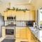 Community Pools and Golf Views Palm Desert Condo! - 棕榈荒漠