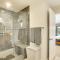 Community Pools and Golf Views Palm Desert Condo! - 棕榈荒漠