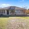 Hill Country Escape Hot Tub Pet Friendly - Dripping Springs