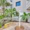Walk to Galveston Beach Condo with Ocean Views! - 加尔维斯敦