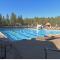 Cabin Fever at Tahoe Donner by Tahoe Getaways - 2 BR with Hot Tub & HOA - 特拉基