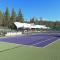 Cabin Fever at Tahoe Donner by Tahoe Getaways - 2 BR with Hot Tub & HOA - 特拉基