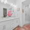BRs w Ensuite Baths l Pet-Friendly l Central Loc - دالاس