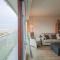 Restful apartment with balcony, sea views - 东代恩凯尔克
