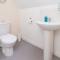 Modern 4-Bedroom Contractor House in Hampton near pubs and restaurants with Free WiFi - Managed by Your Lettings Short Lets & Serviced Accommodation Peterborough