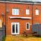 Modern 4-Bedroom Contractor House in Hampton near pubs and restaurants with Free WiFi - Managed by Your Lettings Short Lets & Serviced Accommodation Peterborough - Peterborough