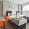 5-Bedroom Contractor House with 10 Beds Free Parking and Free WiFi - Outfield Homes by Your Lettings Short Lets & Serviced Accommodation Peterborough