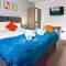 5-Bedroom Contractor House with 10 Beds Free Parking and Free WiFi - Outfield Homes by Your Lettings Short Lets & Serviced Accommodation Peterborough
