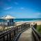 Beachfront Apt with rooftop spa across from Marcoola Beach