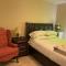 Entire 2nd floor with 2 bedrooms and kitchenette in Bradenton - برادنتون