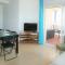 Apartamento con vistas al canal en residencia con piscina AV-20