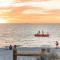 Fremantle Beach Pad - ocean front, cafes, bars