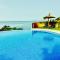 SUNNY HOUSE AT THE BEACH infinity pool shared