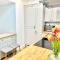 Pass the Keys Stylish Mumbles Getaway-Parking Heart of Village - Swansea