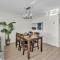 Coastal Retreat - 2BR Condo - 4-Min Walk to Beach condo - ميرتل بيتش