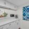 Coastal Retreat - 2BR Condo - 4-Min Walk to Beach condo - ميرتل بيتش