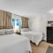 Coastal Retreat - 2BR Condo - 4-Min Walk to Beach condo - ميرتل بيتش
